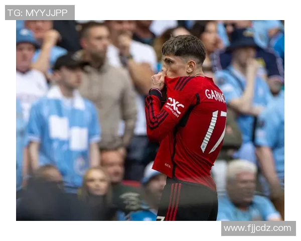 足总杯激战曼联轻取国米红牌事件引发全场热议与转会传闻 足总杯激战曼联轻取国米红牌事件引发全场热议与转会传闻