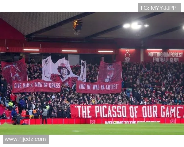 友谊赛精彩对决马竞与阿森纳战成平局争议判罚引发全场热议