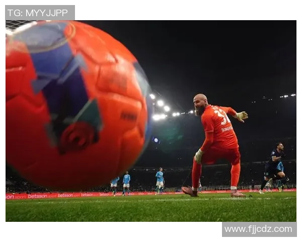 意甲激战：巴黎圣日耳曼大胜那不勒斯红牌事件引发全场热议与战术分析